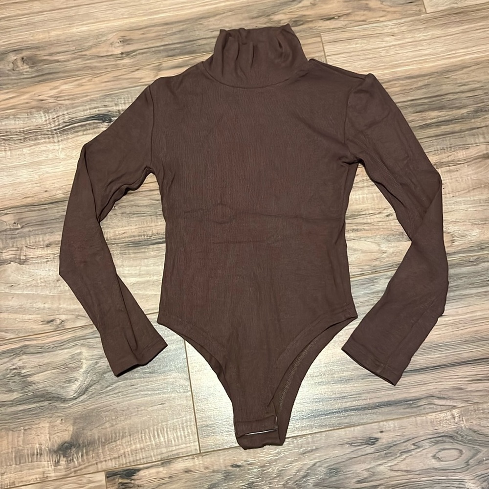 Amazon Women’s Brown Turtle Neck Bodysuit Size Small